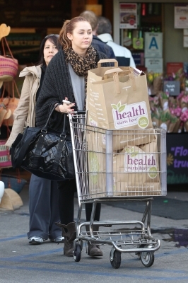 normal_mileycyrus_011 - 0-0 MILEY CYRUS AT WHOLE FOODS IN SHERMAN OAKS