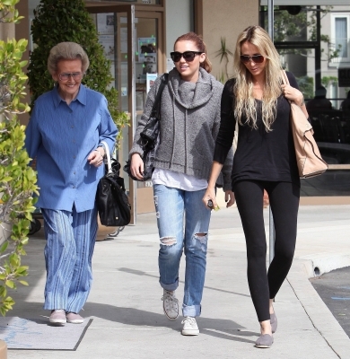 normal_mileycyrus_005 - 0-0 MILEY CYRUS OUT IN TOLUCA LAKE
