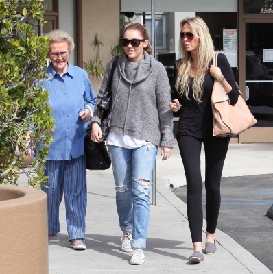 normal_mileycyrus_006 - 0-0 MILEY CYRUS OUT IN TOLUCA LAKE