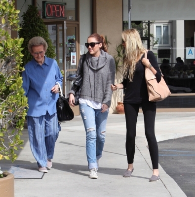 normal_mileycyrus_015 - 0-0 MILEY CYRUS OUT IN TOLUCA LAKE