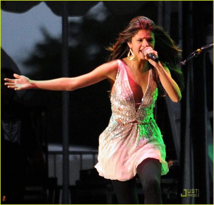 selena-gomez-tour-stop-01