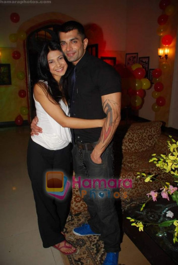 normal_Jennifer Winget, Karan Singh Grover at Cinevistaas Dill Mill Gaye celebrates 400 episodes in 