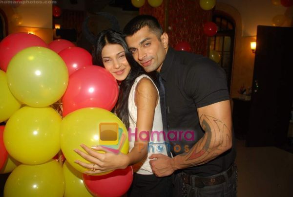 normal_Jennifer Winget, Karan Singh Grover at Cinevistaas Dill Mill Gaye celebrates 400 episodes in 