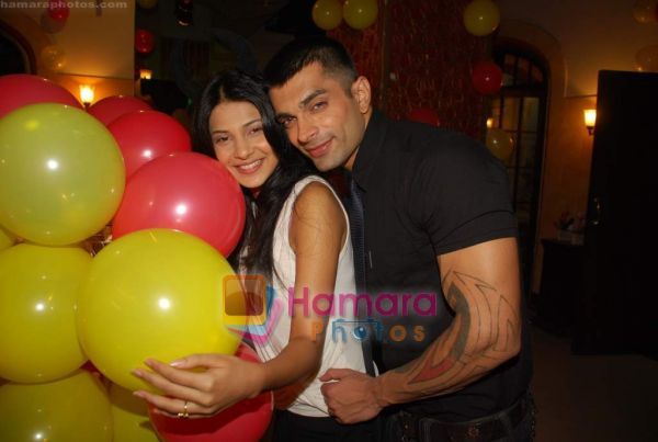 normal_Jennifer Winget, Karan Singh Grover at Cinevistaas Dill Mill Gaye celebrates 400 episodes in 