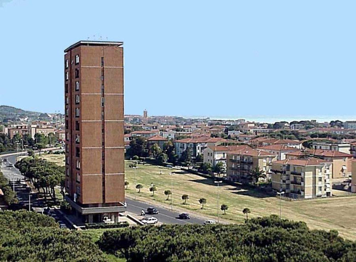 Grattacielo della Rosa 1 - O CALATORIE IN 80 DE ZILE