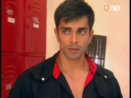 22630119_CZEGORVJI - xxKaran Singh Grover-Armaanxx