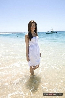 21771589_UUYKXGGAD - Demi Lovato