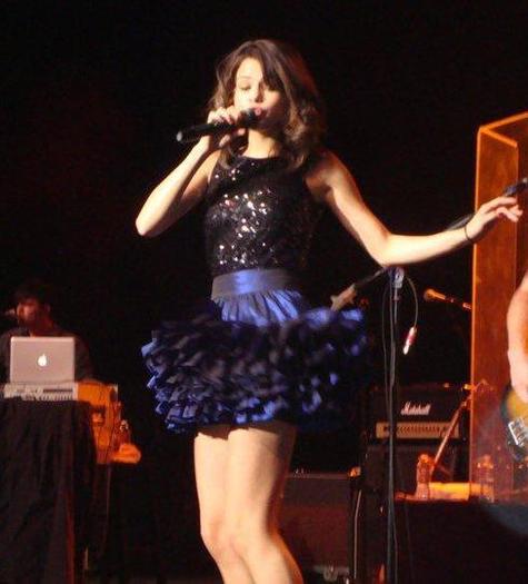 selena-gomez (1) - Selena Gomez canta live in orasul renumit Tusa
