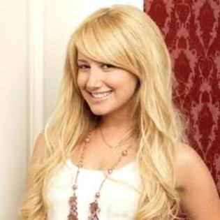 imagesCATXIY1L - Poze cu Ashley Tisdale