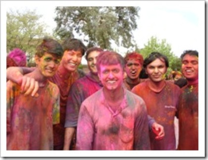 Holi_4_thumb[2] - Holi - Festivalul Culorilor