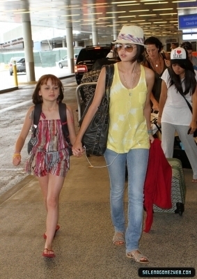 normal_007~4 - Ramona and Beezus - Arriving at Miami Airport 17th July