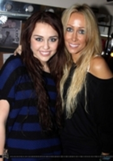 30468161_CPFPPZGLK - Miley Cyrus