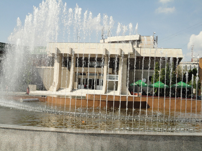 Acesta fantana "danseaza" in ritmul muzicii