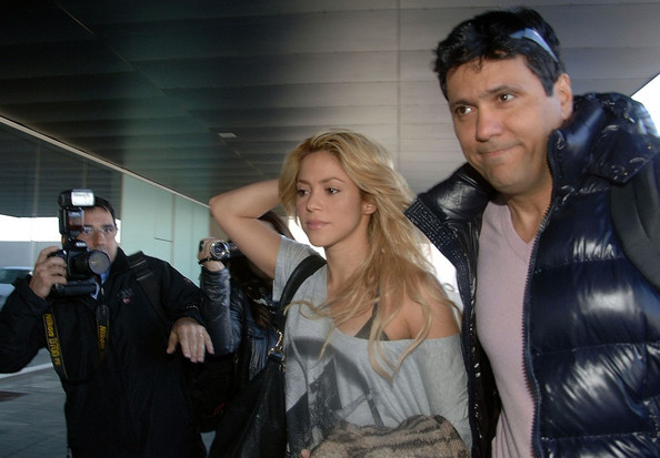 Shakira+Gerard+Pique+Picks+up+Shakira+sEr00269foZl - Shakira