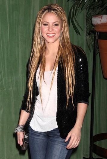 Shakira+Long+Hairstyles+Dreadlocks+iFC1nEbFkjOl