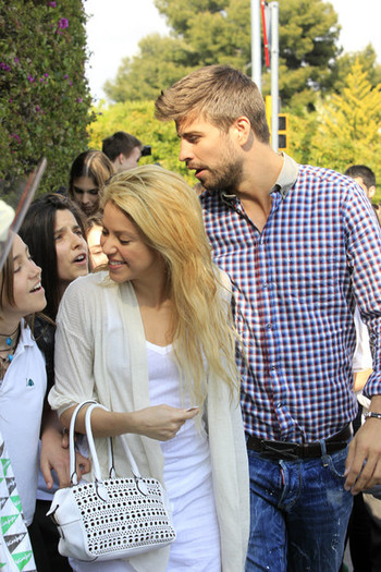 Shakira+Shakira+Gerard+Pique+Barcelona+EEQlp_AU4SJl - Shakira