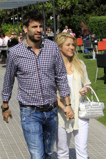 Shakira+Shakira+Gerard+Pique+Barcelona+n8f0EL-Ybn7l - Shakira