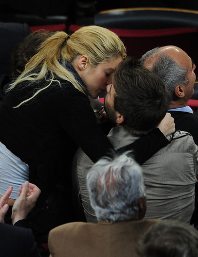 Shakira+Shakira+Gerard+Pique+Watch+Barcelona+NzTlRY8EUxOl - Shakira