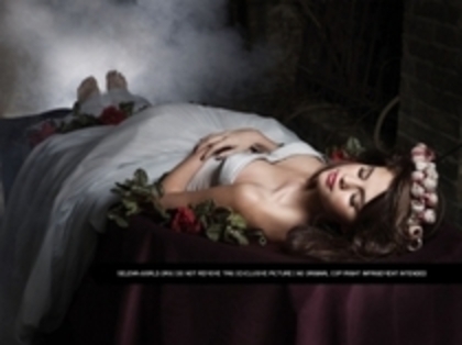 36714211_ROWZTNWHM - Selena Gomez