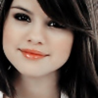 36807856_VZFCSIKVR - Selena Gomez