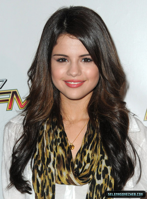 normal_selena-gomez-0084