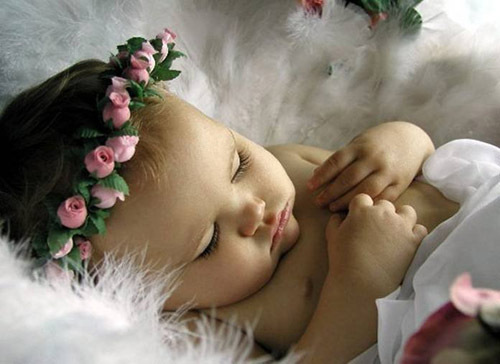 Poze cu bebelusi care dorm 2011