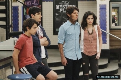 normal_selena-gomez-017