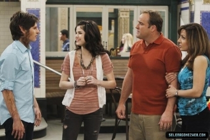 normal_selena-gomez-020