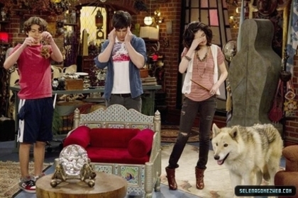 normal_selena-gomez-021