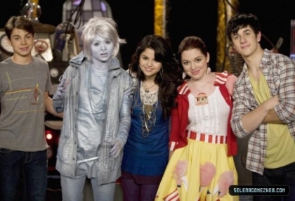 normal_selena-gomez-010