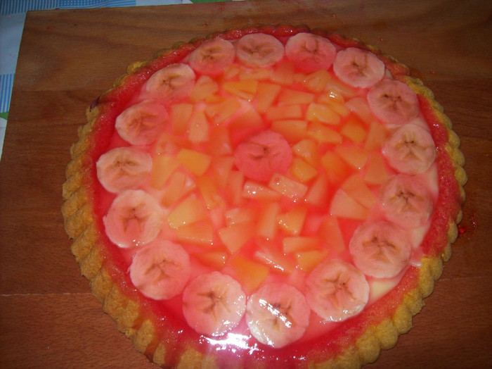 tarta cu fructe; tort de fructe
