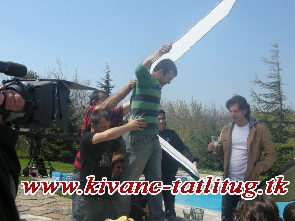 208636_140918809309509_130419060359484_224874_1460899_n - Ask-I Memnu backstage