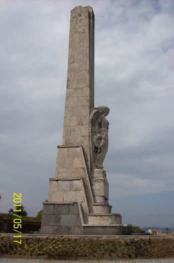 Obeliscul inchinat martirilor neamului HORIA,CLOSCA si Crisan. - ALBA IULIA