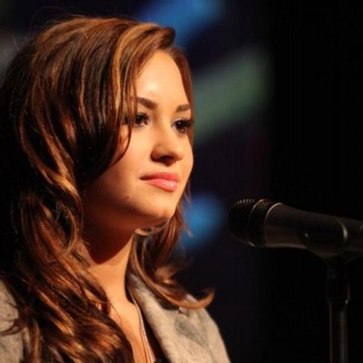 demi-lovato-mar-7-2011-600 - demi lovato 2011