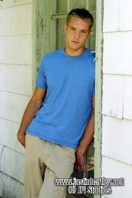 Justin Hartley (7)