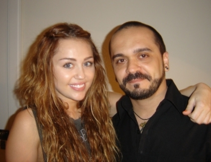 normal_miley-cyrus-brazil-tattoo_28529 - 0-0 Miley Cyrus Getting Tattoo In Brazil
