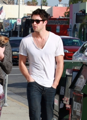 normal_miley-cyrus-joshua-bowman-love-dating_(9) - 0-0 Miley Cyrus Josh Bowman Coffee Date