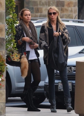 normal_miley-cyrus-country-strong_(6) - 0-0 Miley out to breakfast with Mommy Tish in LA