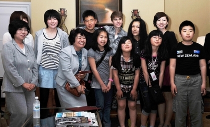  - 2011 Justin Bieber Meets Japanese Students In Tokyo May 18th