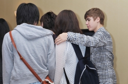  - 2011 Justin Bieber Meets Japanese Students In Tokyo May 18th