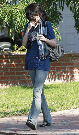 53712_Celebutopia-Selena_Gomez_leaving_her_house_and_drinking_a_Red_Bull-02_122_358lo - Selena Gomez leaving her house and drinking a Red Bull  Los Angeles October 5