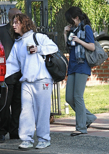53721_Celebutopia-Selena_Gomez_leaving_her_house_and_drinking_a_Red_Bull-06_122_1084lo