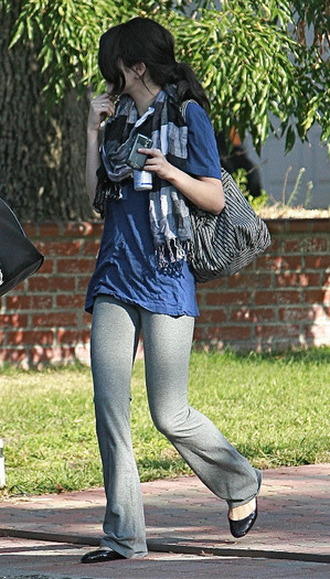 54037_Celebutopia-Selena_Gomez_leaving_her_house_and_drinking_a_Red_Bull-07_122_700lo