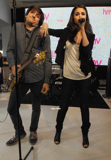 selena_eyeprime_397 - Selena Gomez performs at HMV in London Apr 12  2010