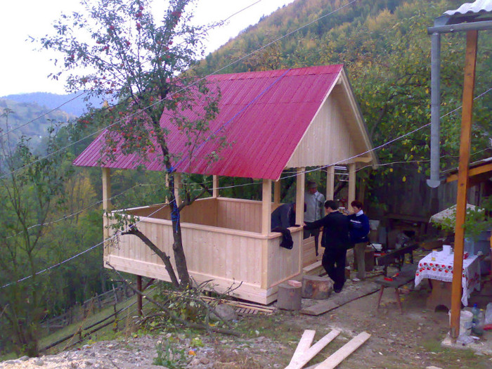 Chiosc de vara brad; Lemn brad acoperis tabla rindeluit dimensiuni 4 x 3 m
