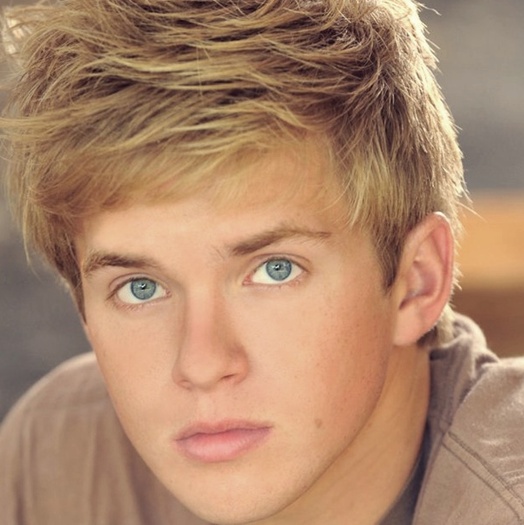 Chris Brochu:x - Lemonade Mouth