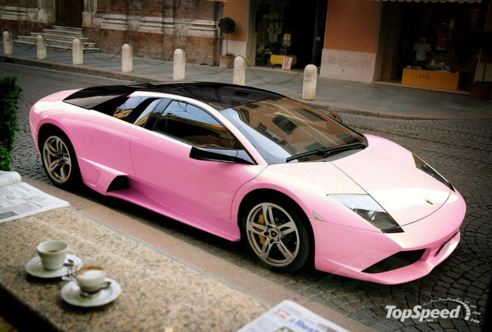 pink-lamborghini-mur_1024x0w