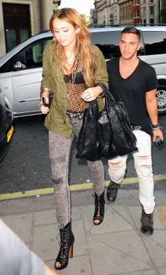 normal_mileyhana_(2) - 0-0   Miley out to dinner at Sake no Hana restaurant in Mayfair London