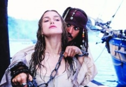thumb_Pirates-of-the-Caribbean-The-Curse-of-the-Black-Pearl2-300x209 - johnny depp