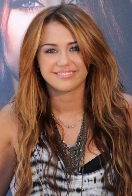 normal_miley-spain-tamed_(39) - 0-0  Miley presenting her album Cant Be Tamed at Villamagna Hotel in Madrid